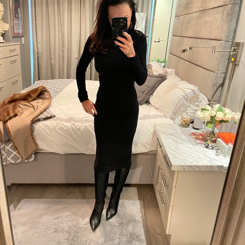 Line knit sweater dress
